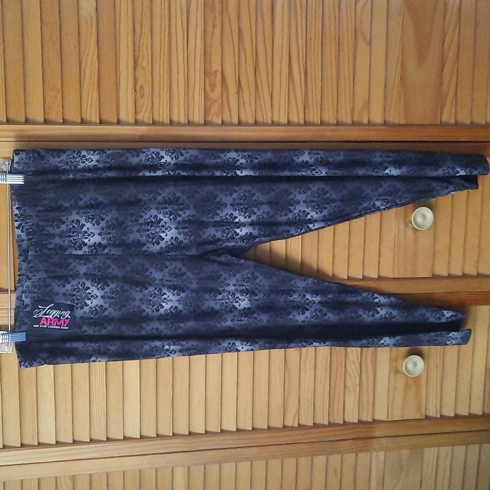 Legging Army NWT Buttery Soft Comfy Capri Leggings Size 3/5 XL